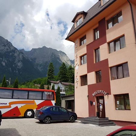 Hotel Iri Буштені Екстер'єр фото