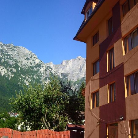 Hotel Iri Буштені Екстер'єр фото
