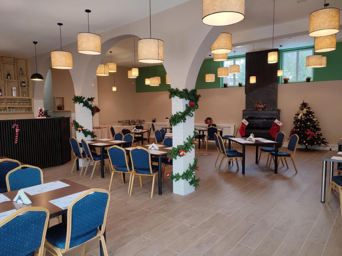 Hotel Iri Буштені Екстер'єр фото