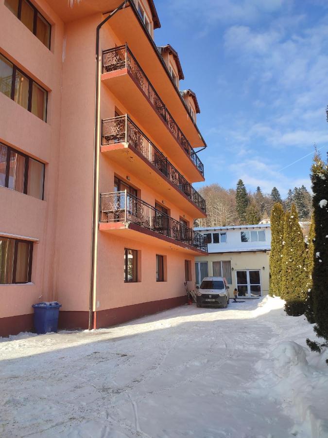 Hotel Iri Буштені Екстер'єр фото