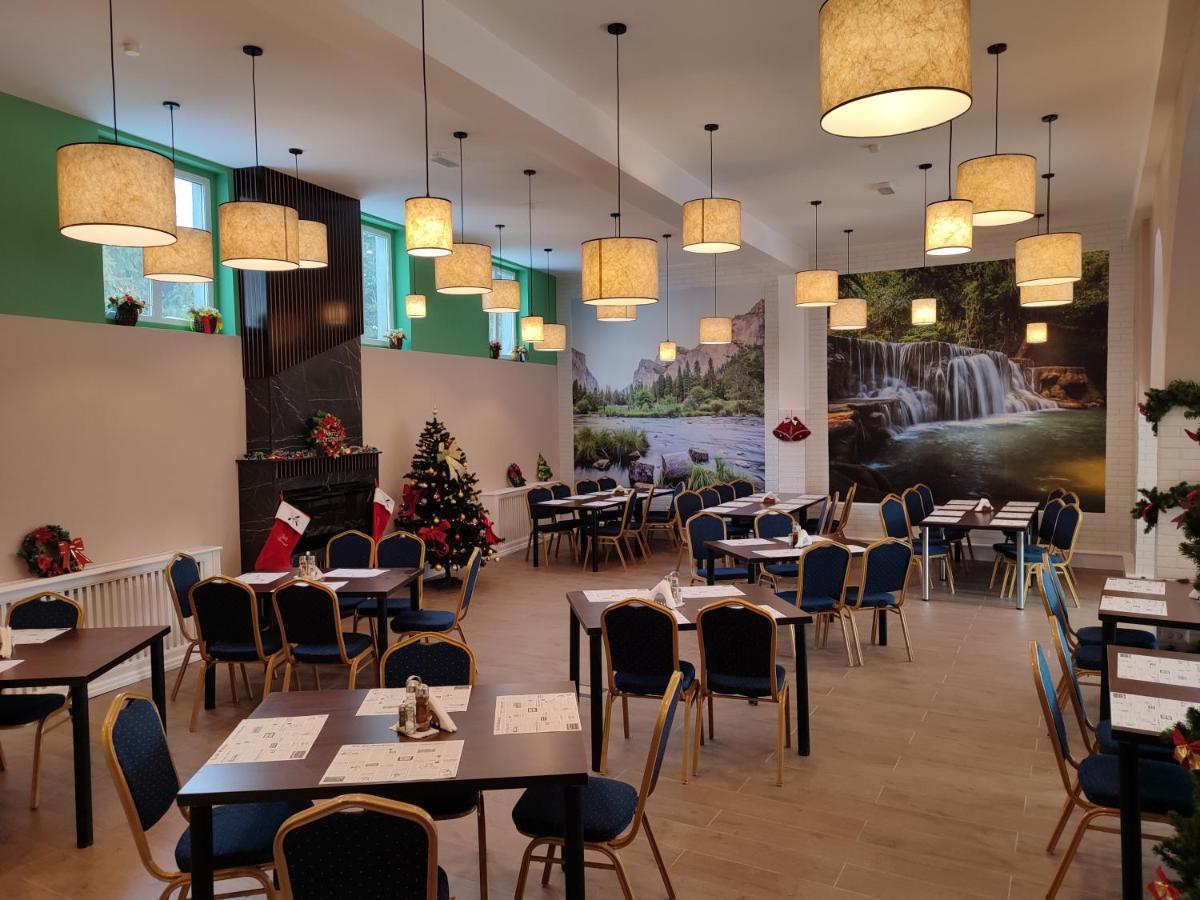 Hotel Iri Буштені Екстер'єр фото
