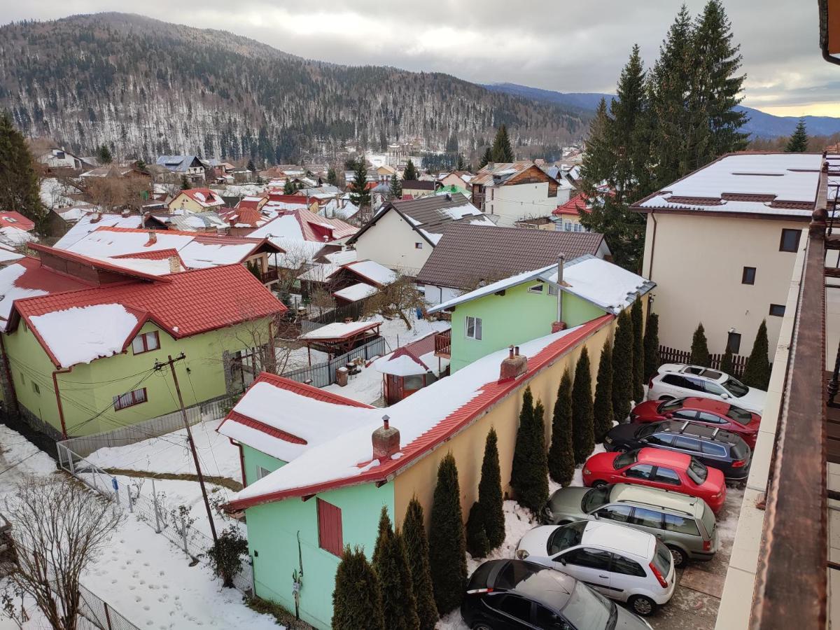 Hotel Iri Буштені Екстер'єр фото