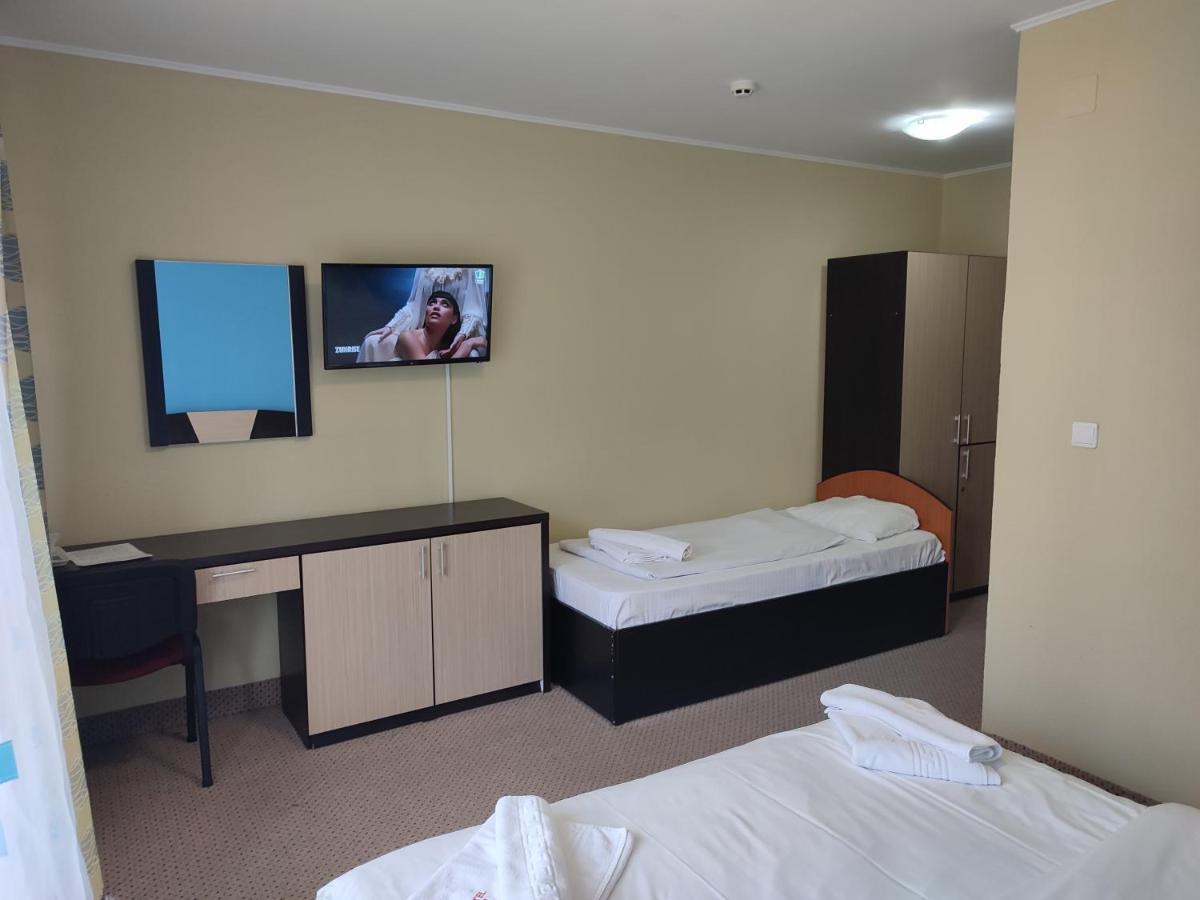 Hotel Iri Буштені Екстер'єр фото