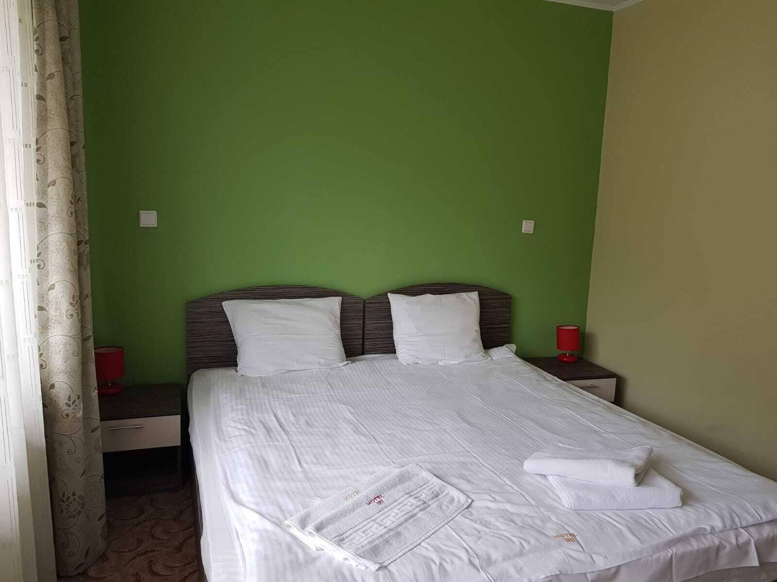Hotel Iri Буштені Екстер'єр фото