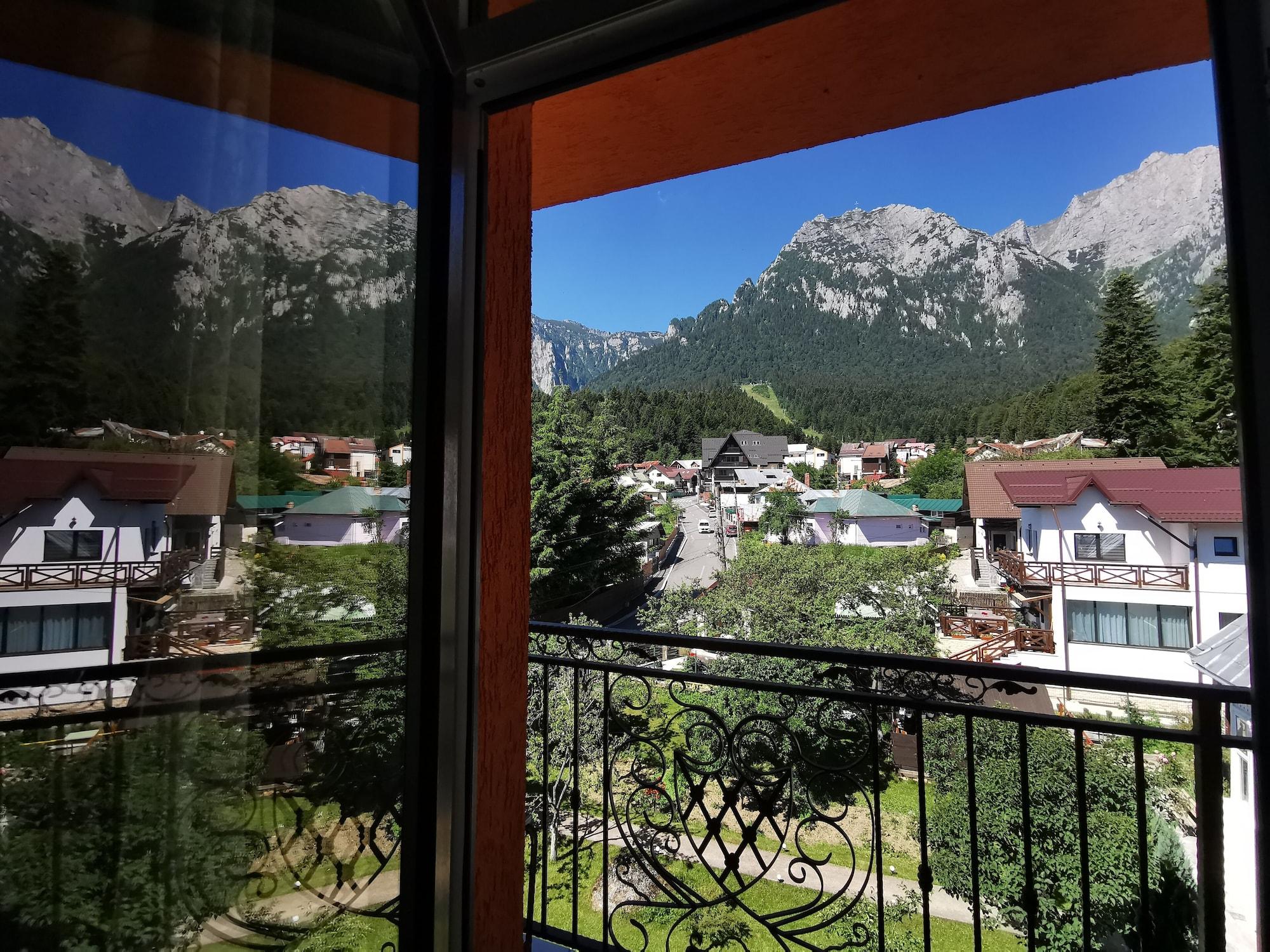 Hotel Iri Буштені Екстер'єр фото