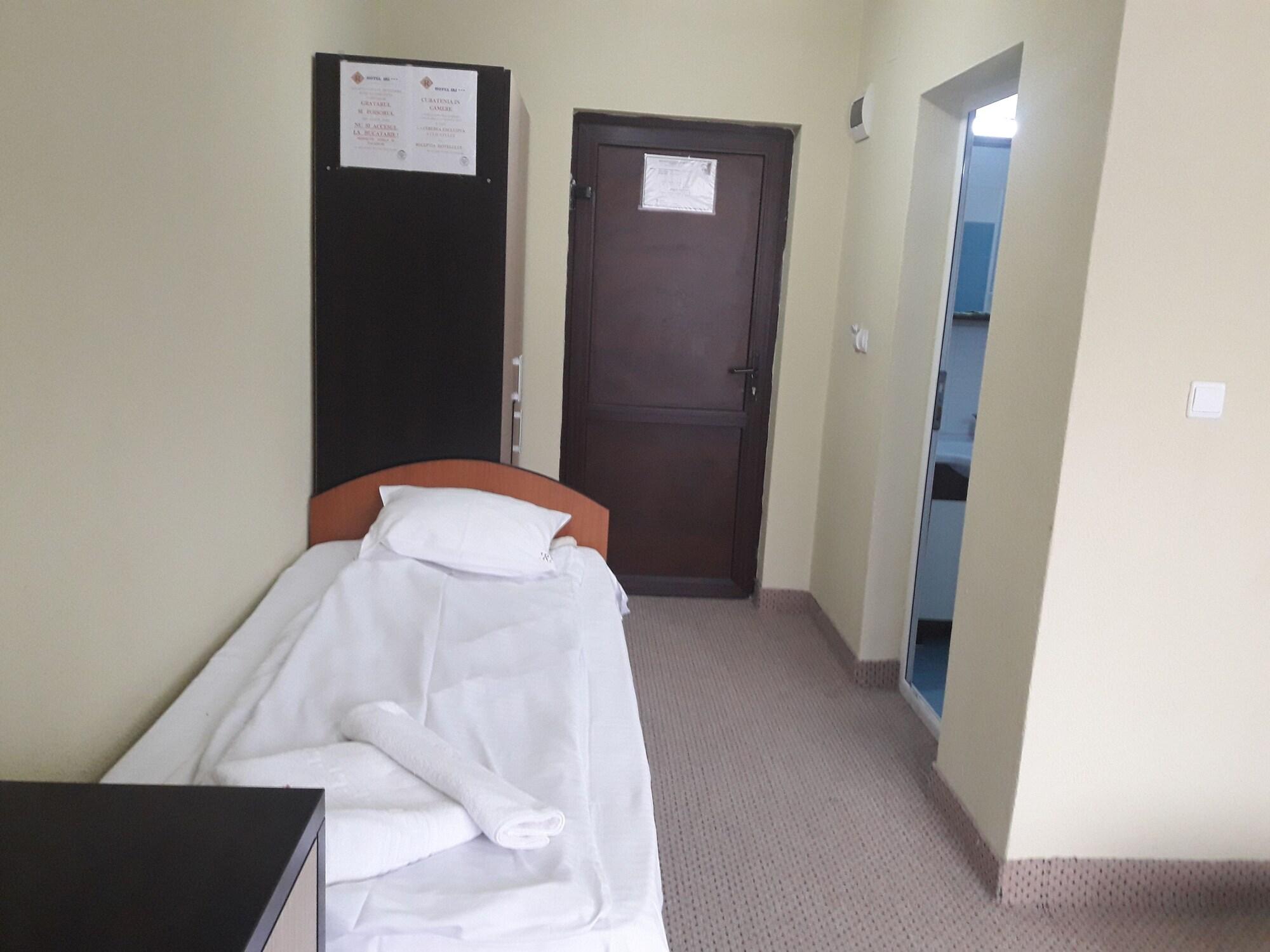 Hotel Iri Буштені Екстер'єр фото