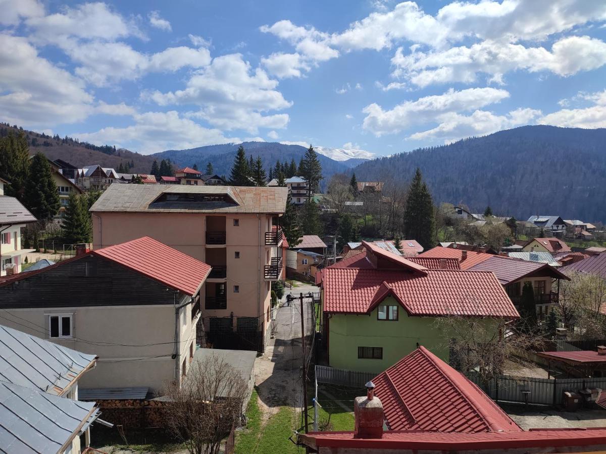 Hotel Iri Буштені Екстер'єр фото