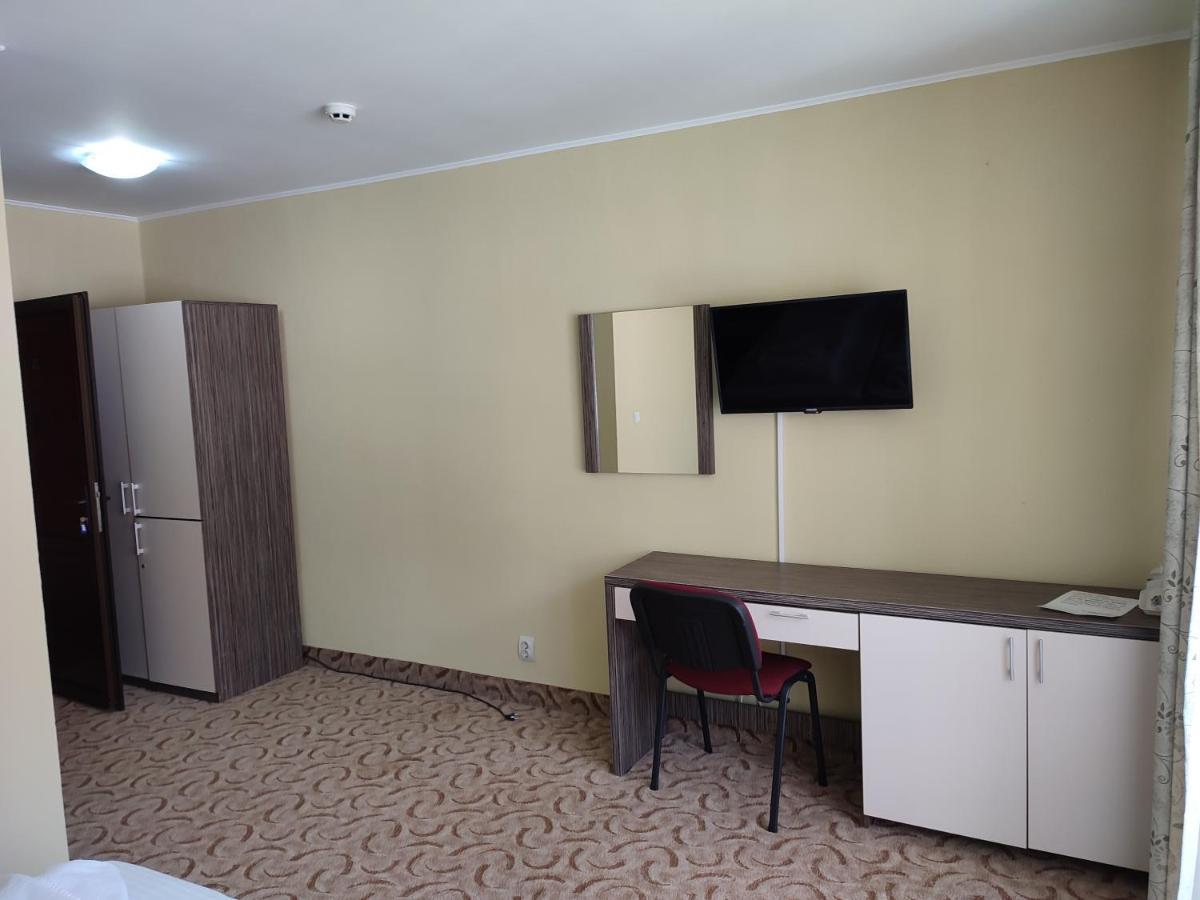 Hotel Iri Буштені Екстер'єр фото