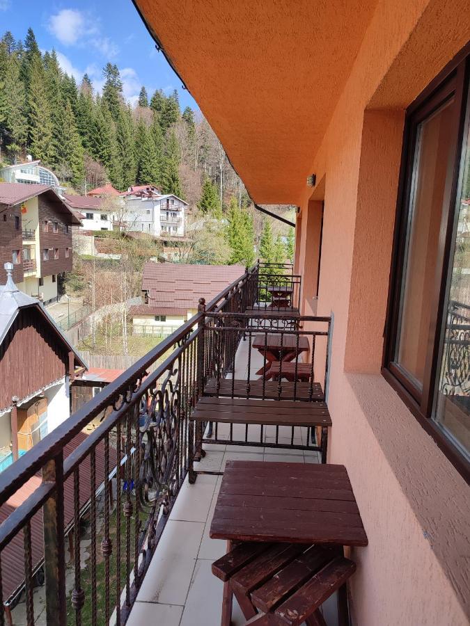 Hotel Iri Буштені Екстер'єр фото