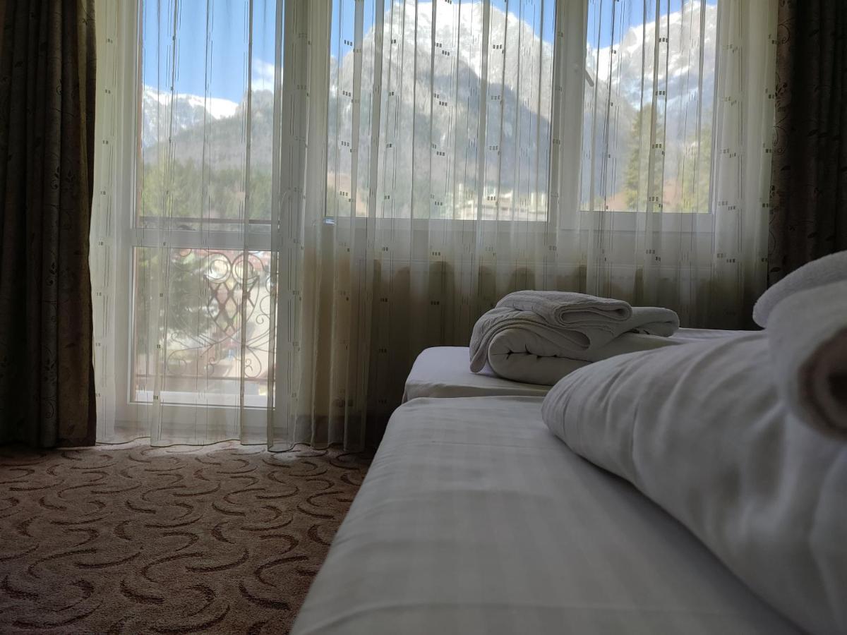 Hotel Iri Буштені Екстер'єр фото