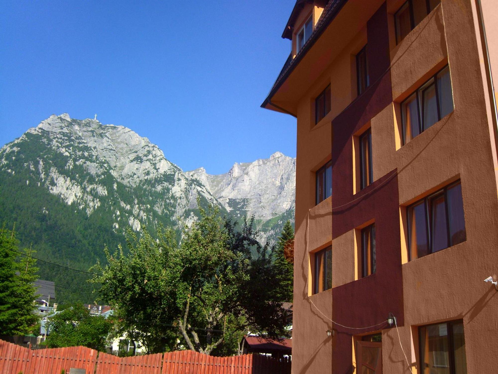Hotel Iri Буштені Екстер'єр фото