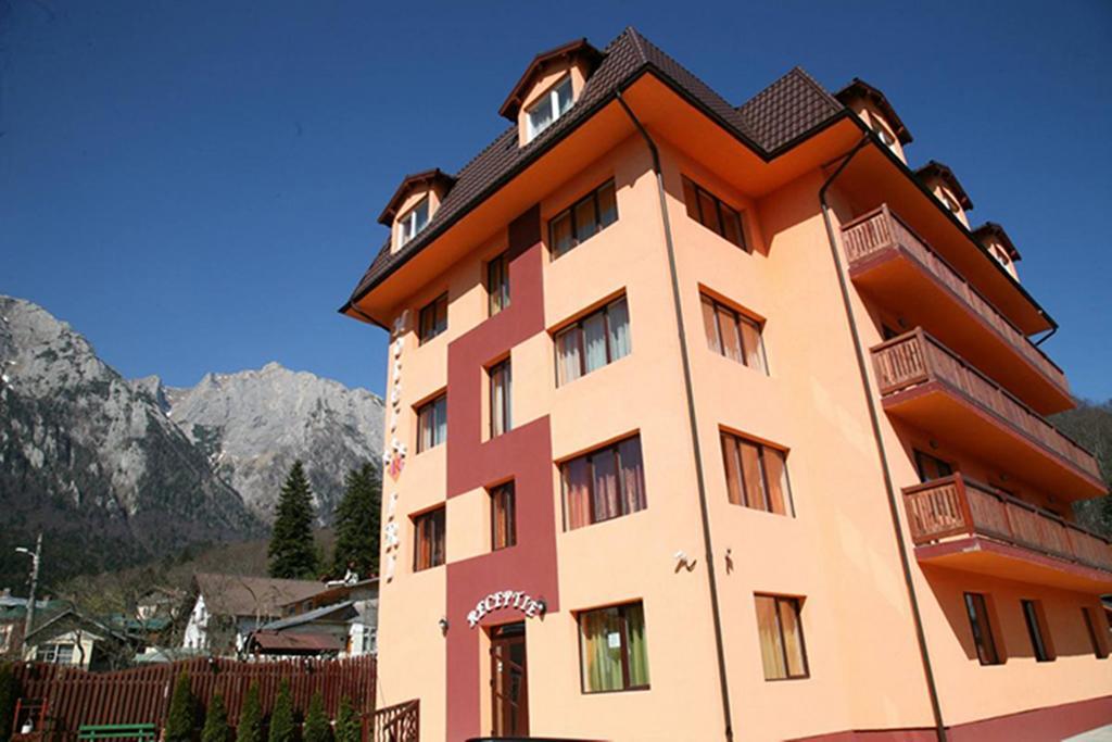 Hotel Iri Буштені Екстер'єр фото