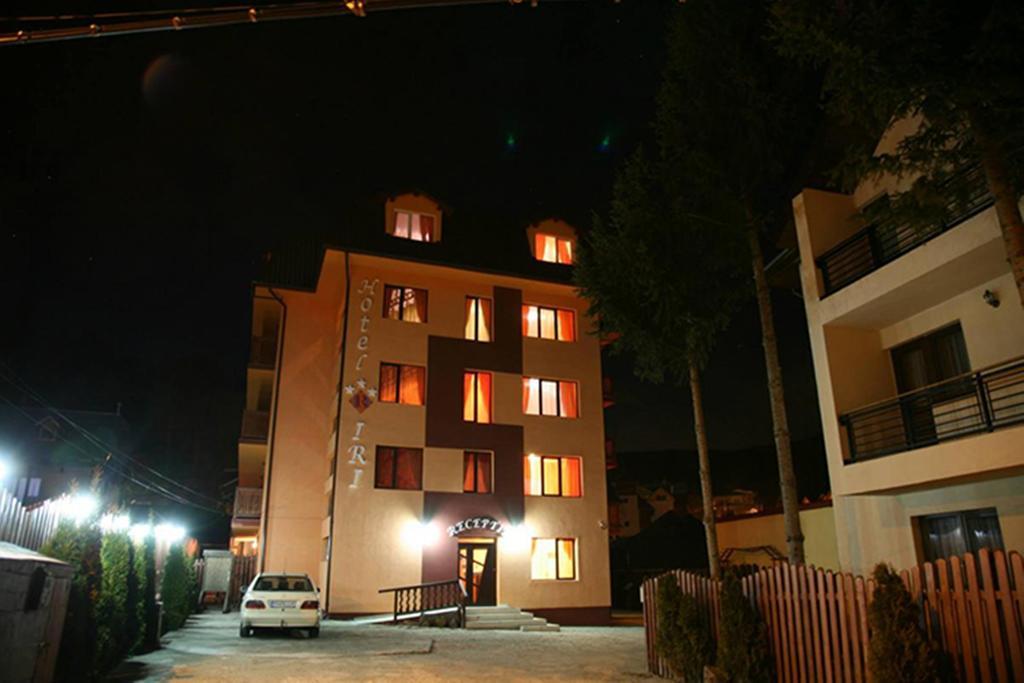 Hotel Iri Буштені Екстер'єр фото
