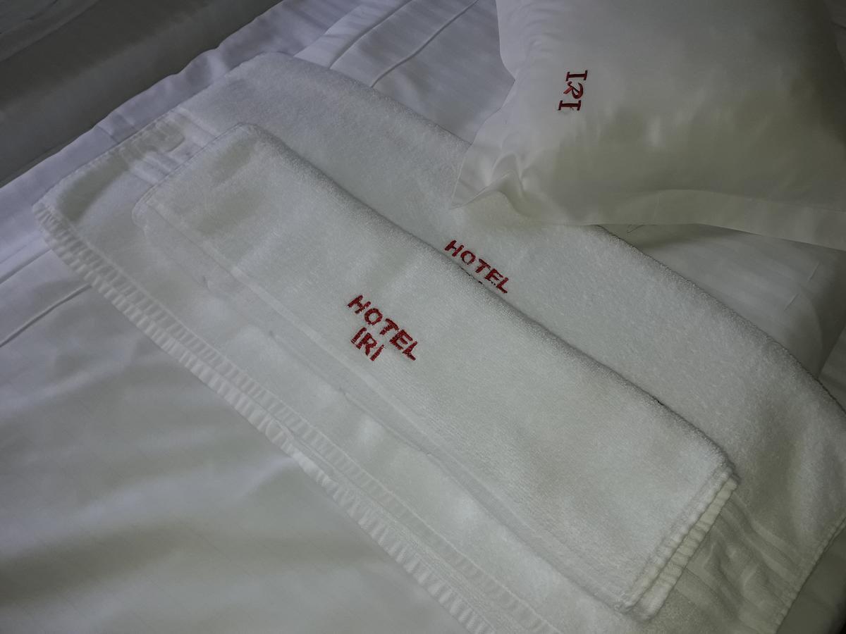 Hotel Iri Буштені Екстер'єр фото