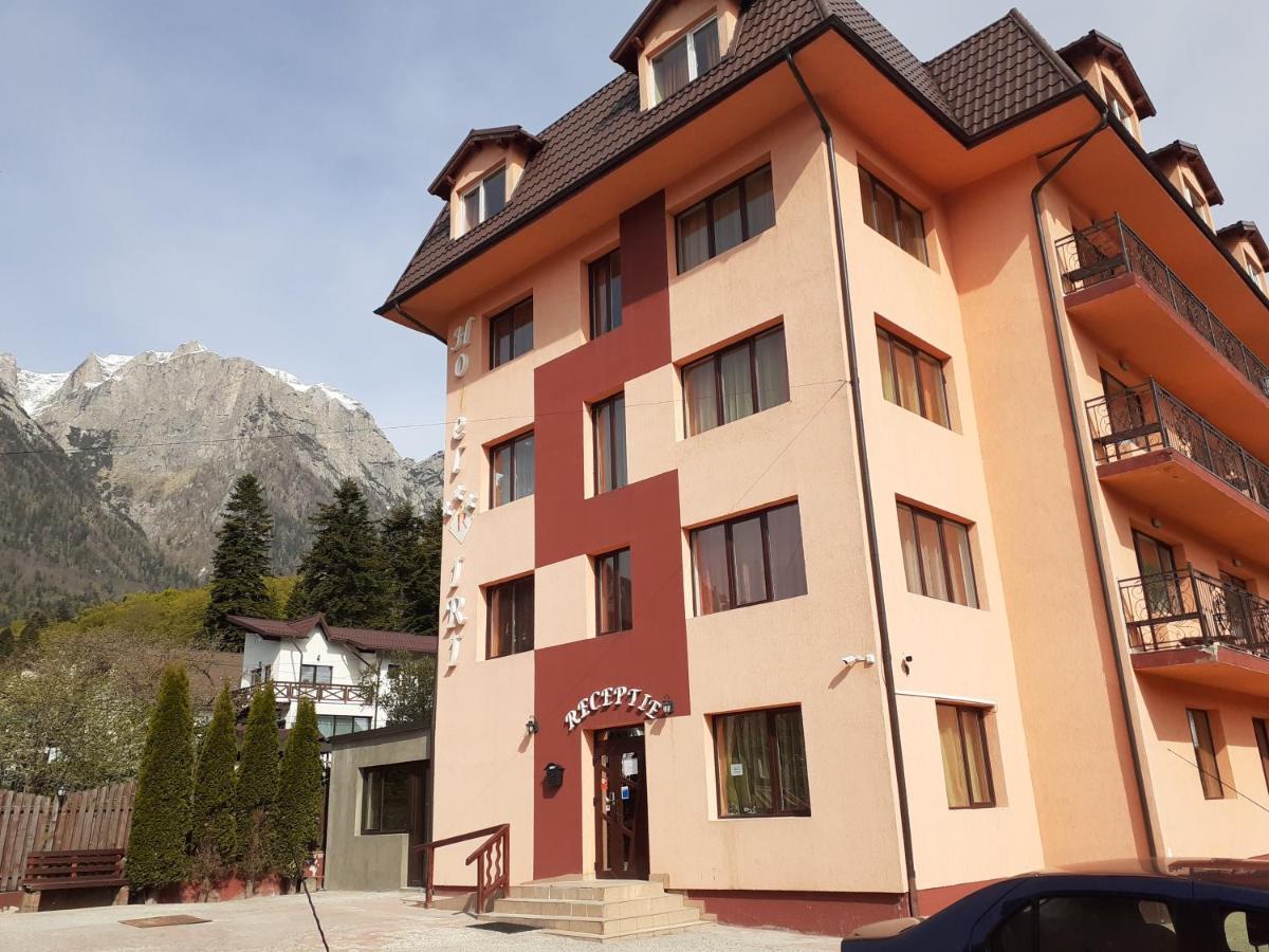Hotel Iri Буштені Екстер'єр фото